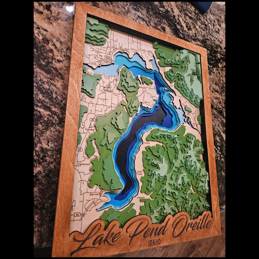 Wooden map of Lake Pena Crevole with a river illustration on a marble surface